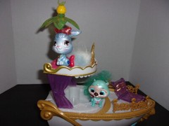 Disney Palace Pets SS Pawcation Royal Yacht with Accessories I.D. PP-1819
