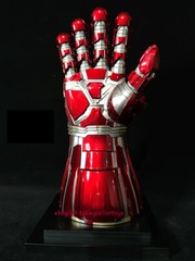 The Avenger Hulk Infinity Gauntlet Wearable 1/1 Life Size iron Man Cosplay LED