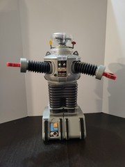 Radio Control B-9 Robot 24″ Tall LOST IN SPACE Trendmasters w BOX No Remote