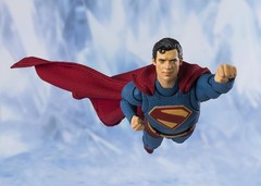 TAMASHII NATIONS – Superman – Superman S.H.Figuarts Action Figure