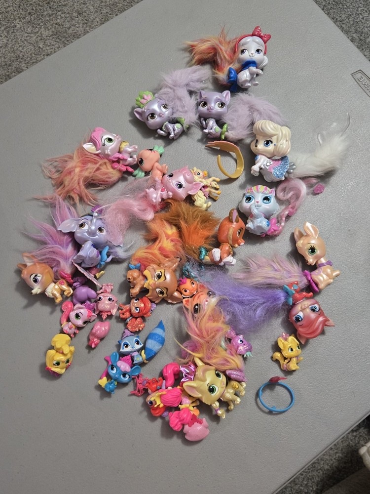 LOT of 32 Disney Princess Palace Pets Furry Tail Glitzy Glitter & Accessories