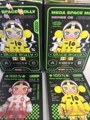 AUTHENTIC Pop Mart Mega Space Molly 100% Series 2-B – Banana 2017 & Heartbeat