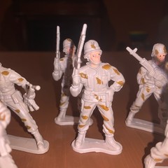 Vintage 2.5” TOY SOLDIERS Lot Of 12 in Camouflage Uniforms