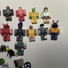 Roblox Action Figures Lot – 20+ Jazwares Mixed Minifigures & Accessories