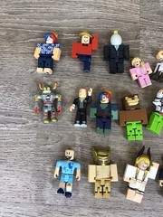 Roblox‎ Mixed Figures & Accessories Lot Of 25 Figures Used As Shown