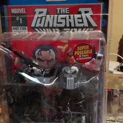 Marvel Legends Punisher Super Poseable Action Figure w/ Gun & Alternate Head