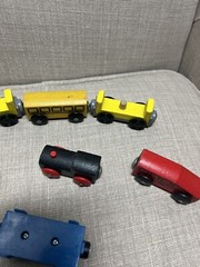 Lot of 8 Wooden Railway Train Cars Magnets Non Branded Compatible Brio / Thomas