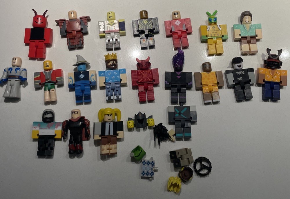 Roblox Action Figures Lot – 20+ Jazwares Mixed Minifigures & Accessories