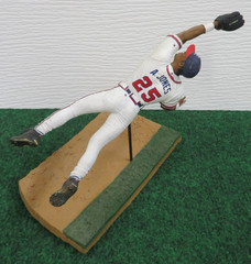 ANDRUW JONES – 2004 McFarlane figure + 2 cards 2002 & 2023 & frame pic. – Braves