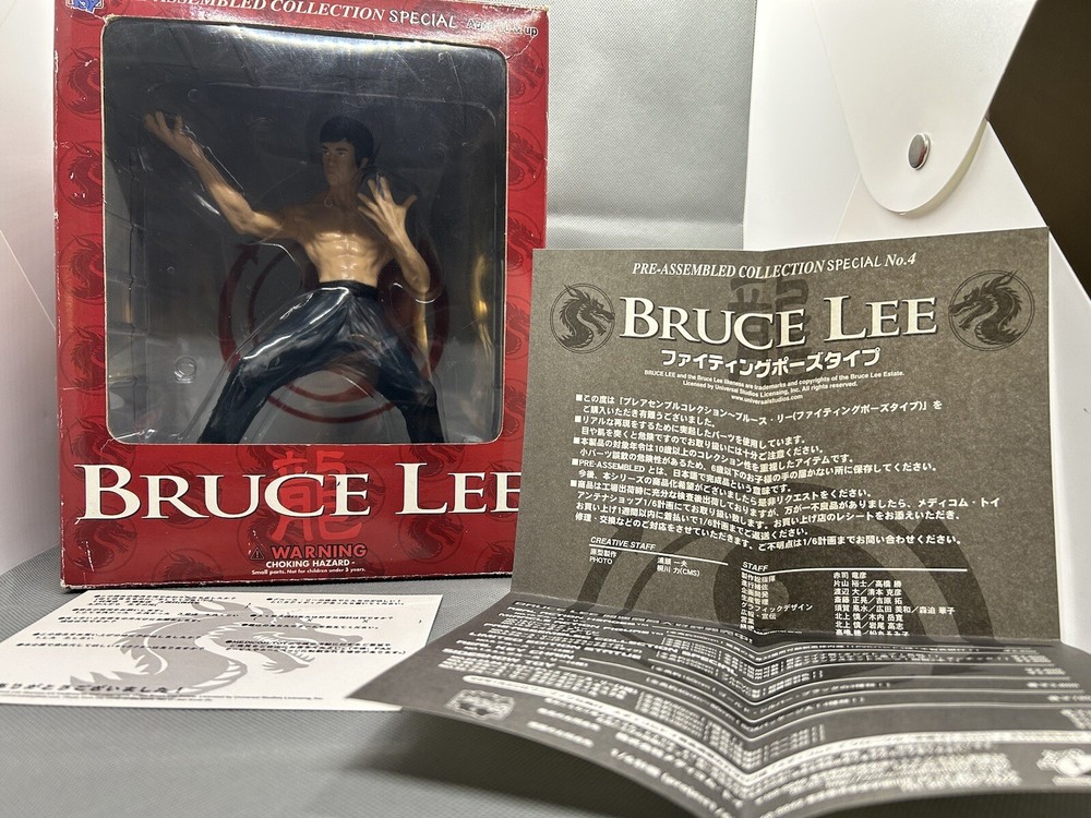 BRUCE LEE Pre-Assembled Collection Figure Medicom Toy Legendary Pose Box Open