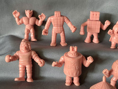 Vintage Matell 1980’s M.U.S.C.L.E. Men Mini Figures – Flesh Color – Lot of 12