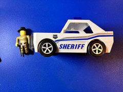 ROBL0X SHERIFF: NEIGHBORHOOD OF ROBLOXIA PATROL CAR Figure COMPLETE (NO CODE)