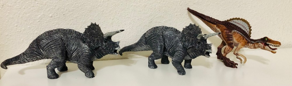 Lot of 3 Jurassic Park 30th Anniversary Captivz Dinosaur Figures (Spino+Trikes).