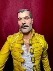 NECA FREDDIE MERCURY 18″ QUEEN FIGURE – 2006 – SOUND WORKS! PLEASE READ