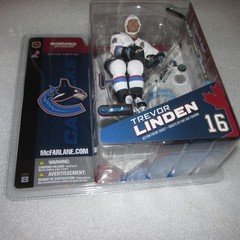 McFarlane 2004 Trevor Linden Vancouver Canucks NHL series 8 (rookie piece)