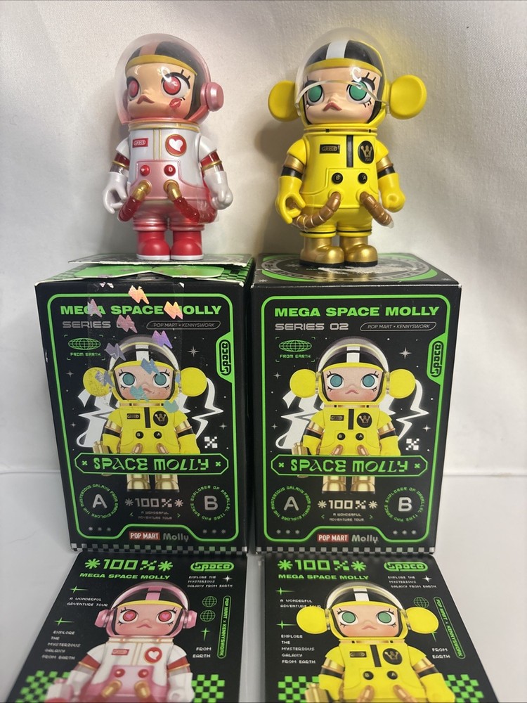 AUTHENTIC Pop Mart Mega Space Molly 100% Series 2-B – Banana 2017 & Heartbeat