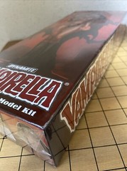 X-Plus 1/8 Scale Vampirella with Bat Shadows Plastic Model Kit NEW