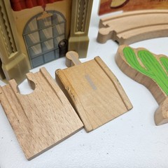 Pixar Cars RADIATOR SPRINGS WOODEN RACE TRACK Replacement Parts Sign Road Cactus