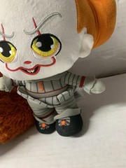 IT WELCOME TO DERRY Pennywise Evil Clown 9″ & 8” Plush Horror 2025 Jazwares Set