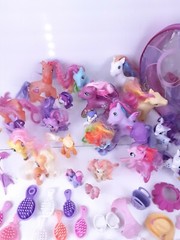 My Little Pony lot of 21 various Ponies Tons of Accessories and bag Free Ship