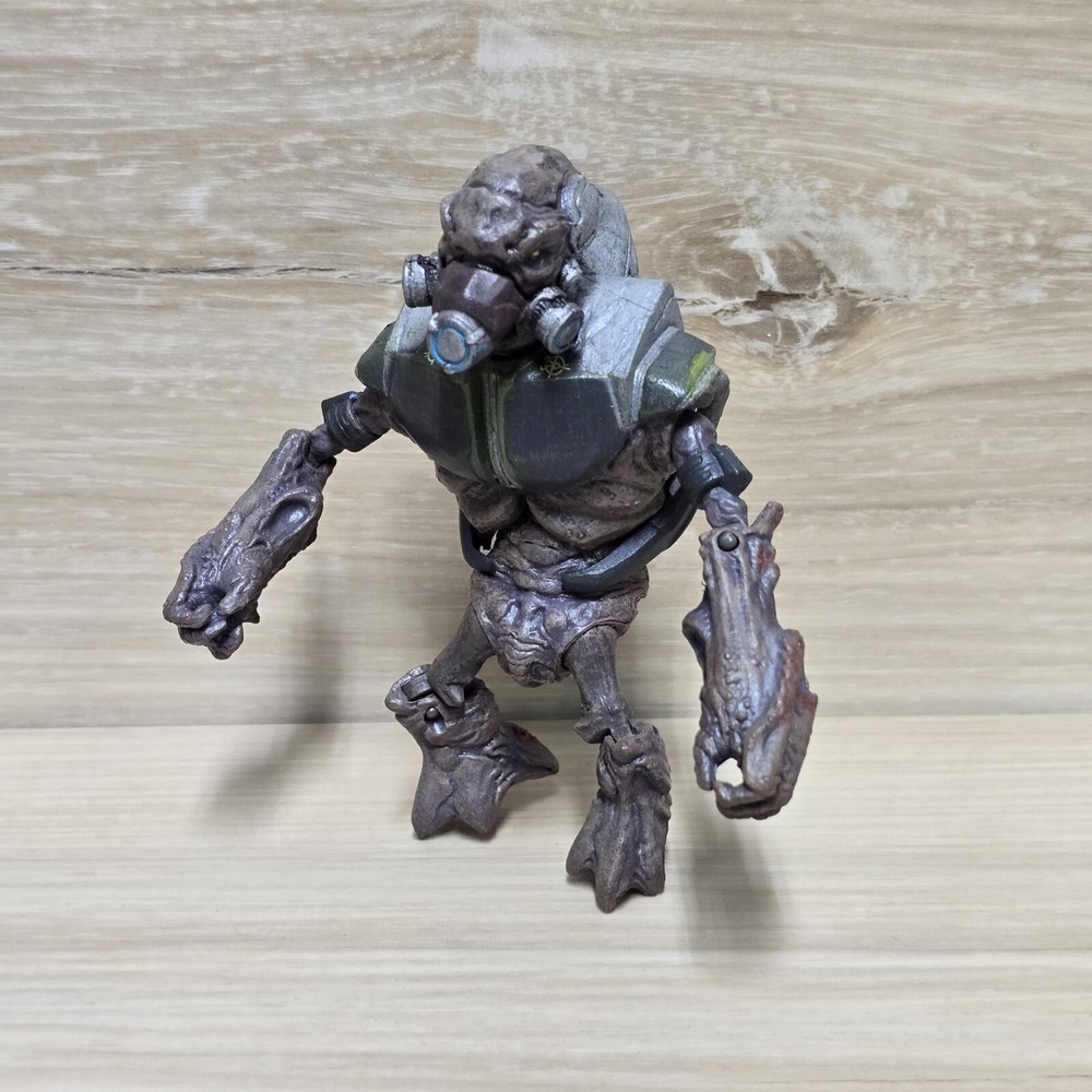 Halo Reach Series 4 Covenant Grunt Major Action Figure 2011 McFarlane With Mask