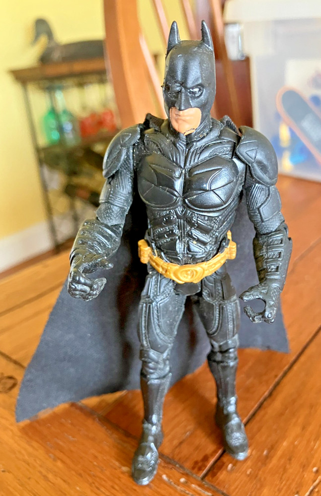 Vintage 5 1/2″ Inch plastic/Moveable Batman Action Figure w/Cloth Cape. DC Comic