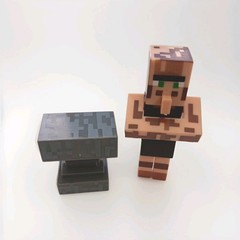 Jazwares Minecraft Series 2 Articulated VILLAGER BLACKSMITH with Pedestal