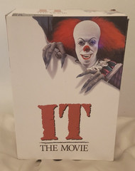 New NECA Stephen King IT Ultimate Pennywise Tim Curry Fig