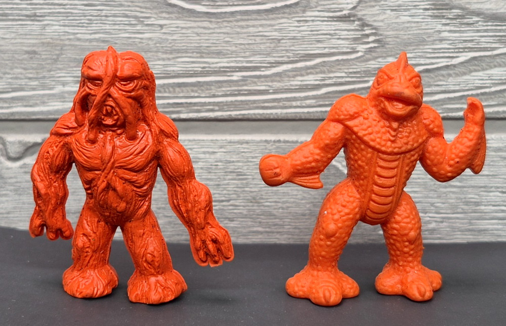 LOT OF 2 VINTAGE DIENER RUBBER SPACE MONSTER ERASER TREE TRUNK & LIZARD