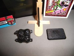 GI Joe Vintage 1998 VYPRA (V1), Lot “A”, SWORD, BACKPACK, & STAND, Hasbro 1:18