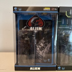 Hiya Toys Aliens Green Alien Warrior Exquisite Mini & Alien Gamestop Exclusive