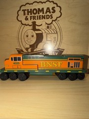 WHITTLE SHORTLINE BNSF 4025 Wooden Train Brio Thomas COMPATIBLE C-44 DIESEL