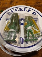toy story signature collection bucket o soldiers 71/72 Soldiers
