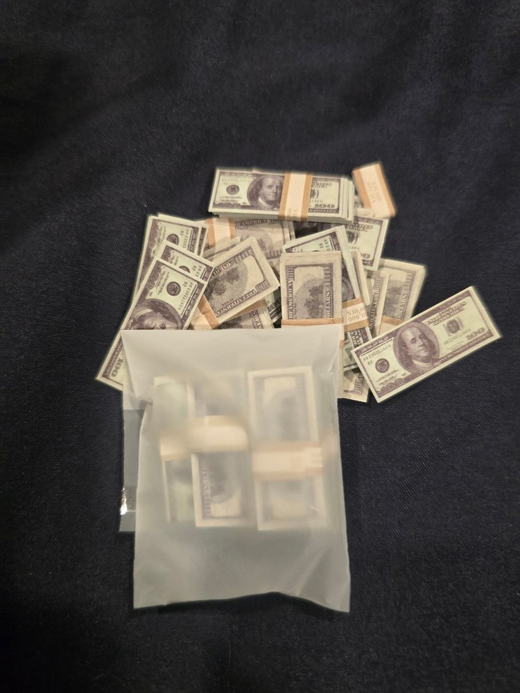 InArt Queen Studios 1/6 The Dark Knight Joker Loose Money