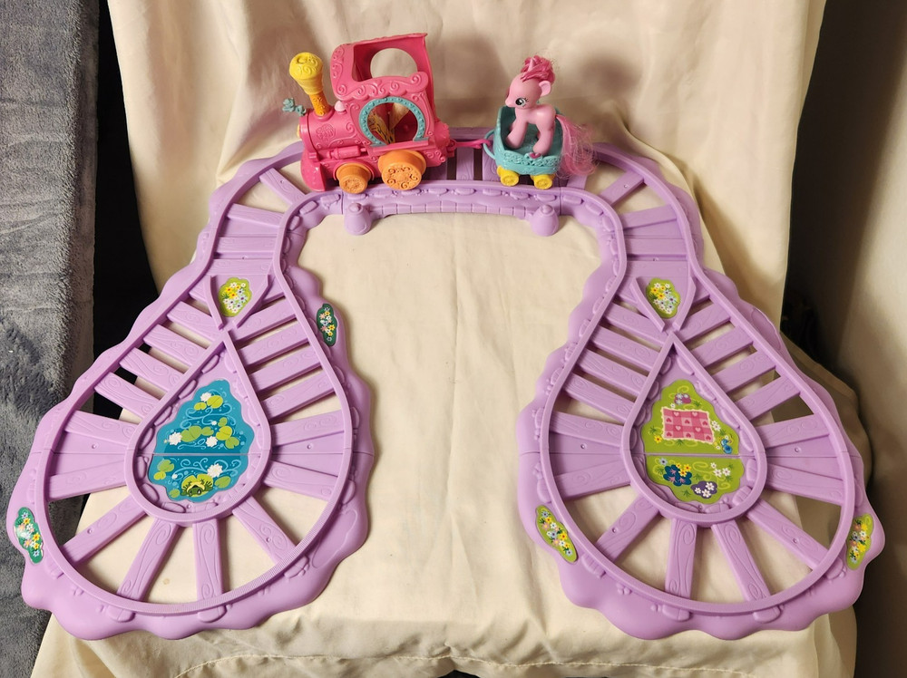 Hasbro My Little Pony Magic Friendship Express Train Set – Loco not working