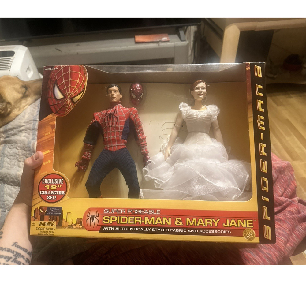 Spider-Man 2 Spider-Man & Mary Jane 12″ Figure Set Exclusive Collector’s Ed