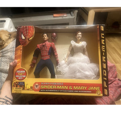 Spider-Man 2 Spider-Man & Mary Jane 12″ Figure Set Exclusive Collector’s Ed