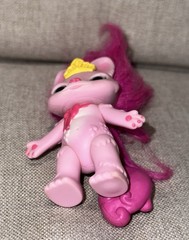 Moose Toys – The Zelfs Princess Kitty Cat Zelf – Pretty-Kit Series 6 Medium Doll