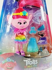 Trolls World Tour Fashion Celebration Poppy Figurine and Accessories