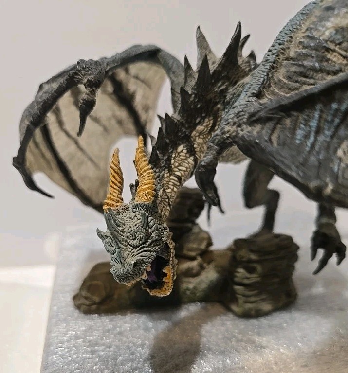 2005 McfarlaneDragons Quest for the Lost King Komodo Clan Dragon Series 1