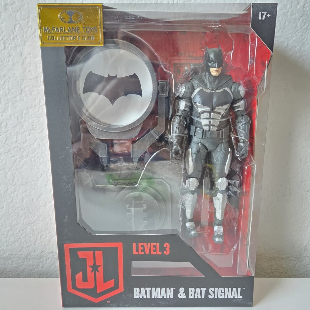 McFarlane Toys DC Multiverse Collector’s Club Justice League Batman & Batsignal