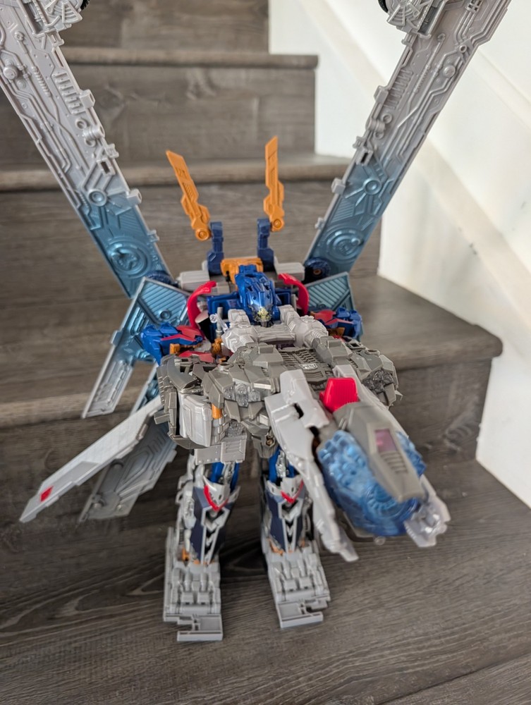 2011 Transformers Dark Of The Moon DOTM Ultimate Optimus Prime – Incomplete
