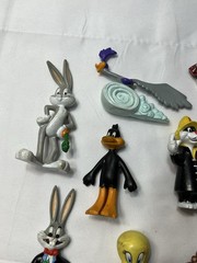 Vintage WB Loony Tunes Taz Bugs Pepe PVC Figure Lot Applause Warner Bros Store