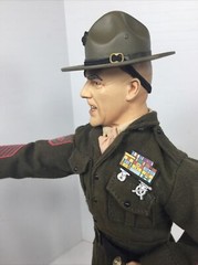 1/6 USMC MARINE GUNNERY SERGEANT R LEE ERMEY IN FULL DRESS GREENS SWORD & STAND
