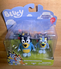 Disney Bluey & Bandit Figurines 2-Pack – Skateboard Adventure🛹Bluey TV Show NEW