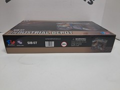 Scene In A Box – SIB 07 INDUSTRIAL DEPOT – Diorama – 1:18 / 1:24 – Fresh Retro