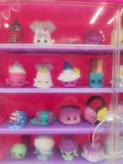 60+ Shopkins With Display Storage Case Pink Holder EXCELLENT CONDITION