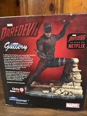 Daredevil Diorama Statue (Netflix Version) GameStop Exclusive, Diamond Select!