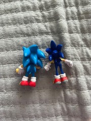 Two Sonic figures