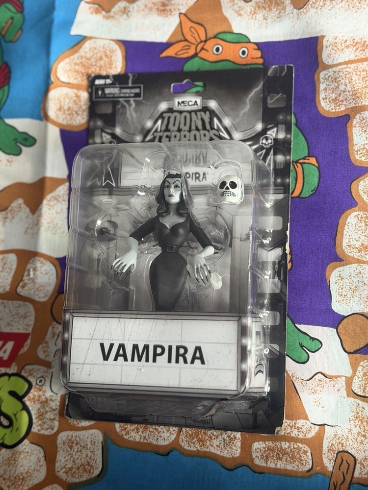 NECA TOONY TERRORS SILVER SCREEN VAMPIRA 6″ ACTION FIGURE NEW